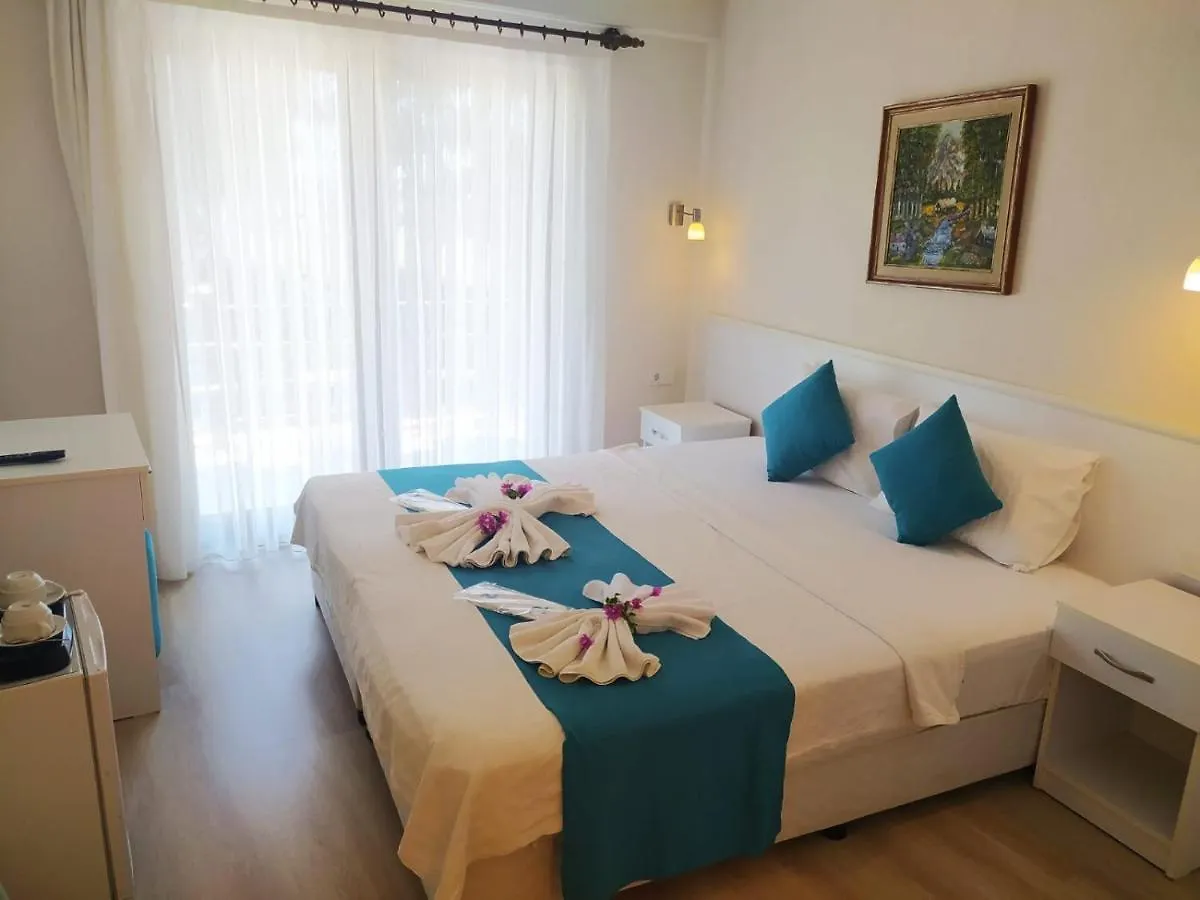 Alya Hotel Goecek