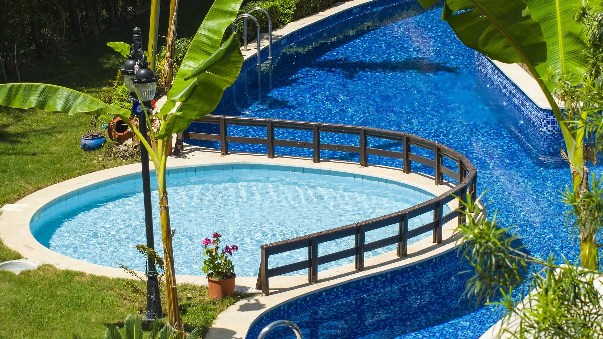 Alya Hotel Goecek