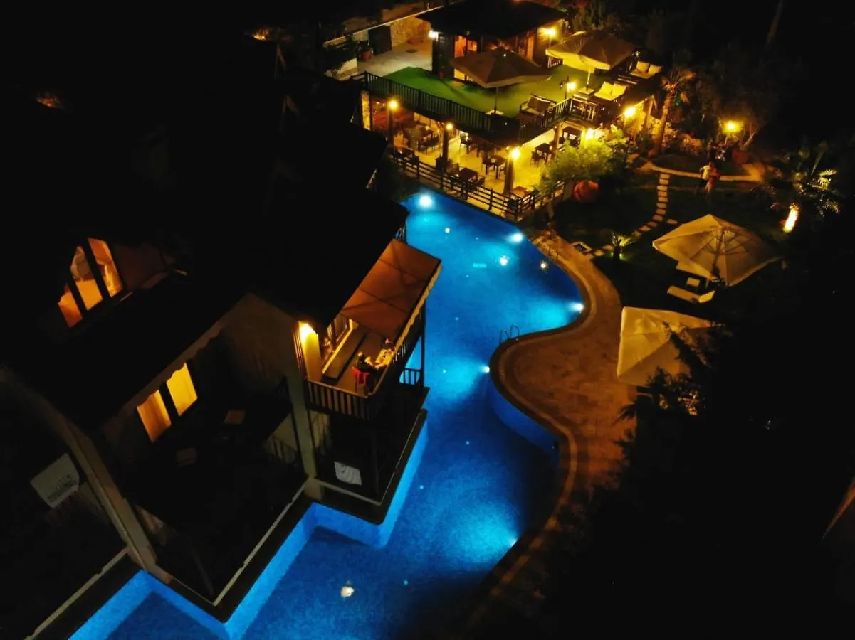 Alya Hotel Goecek