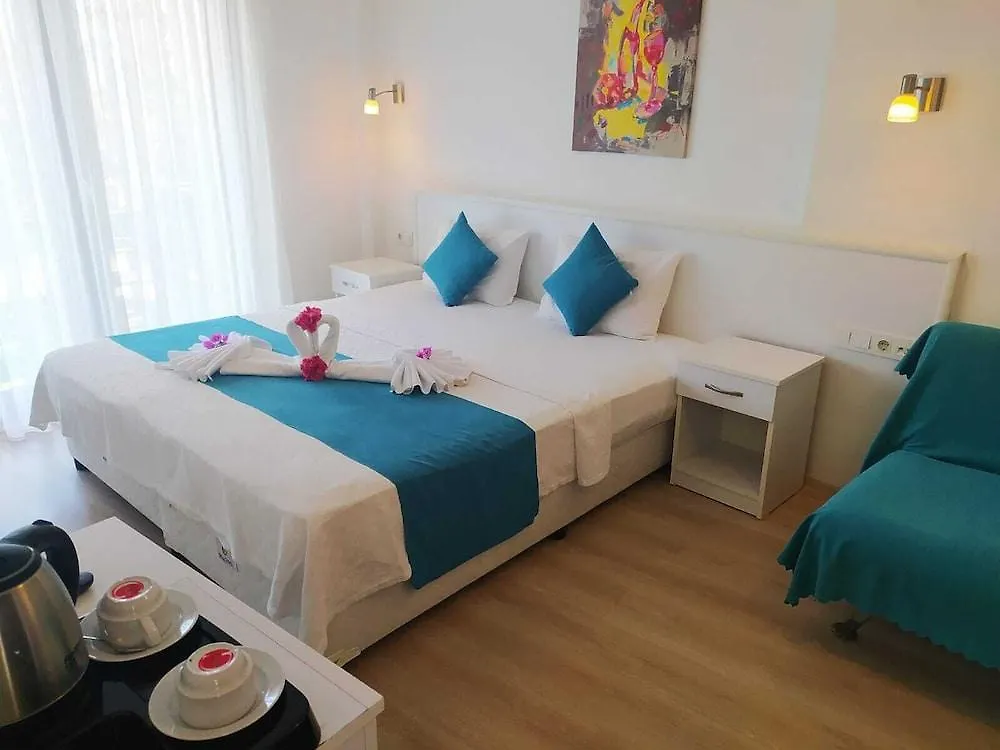 Alya Hotel Goecek