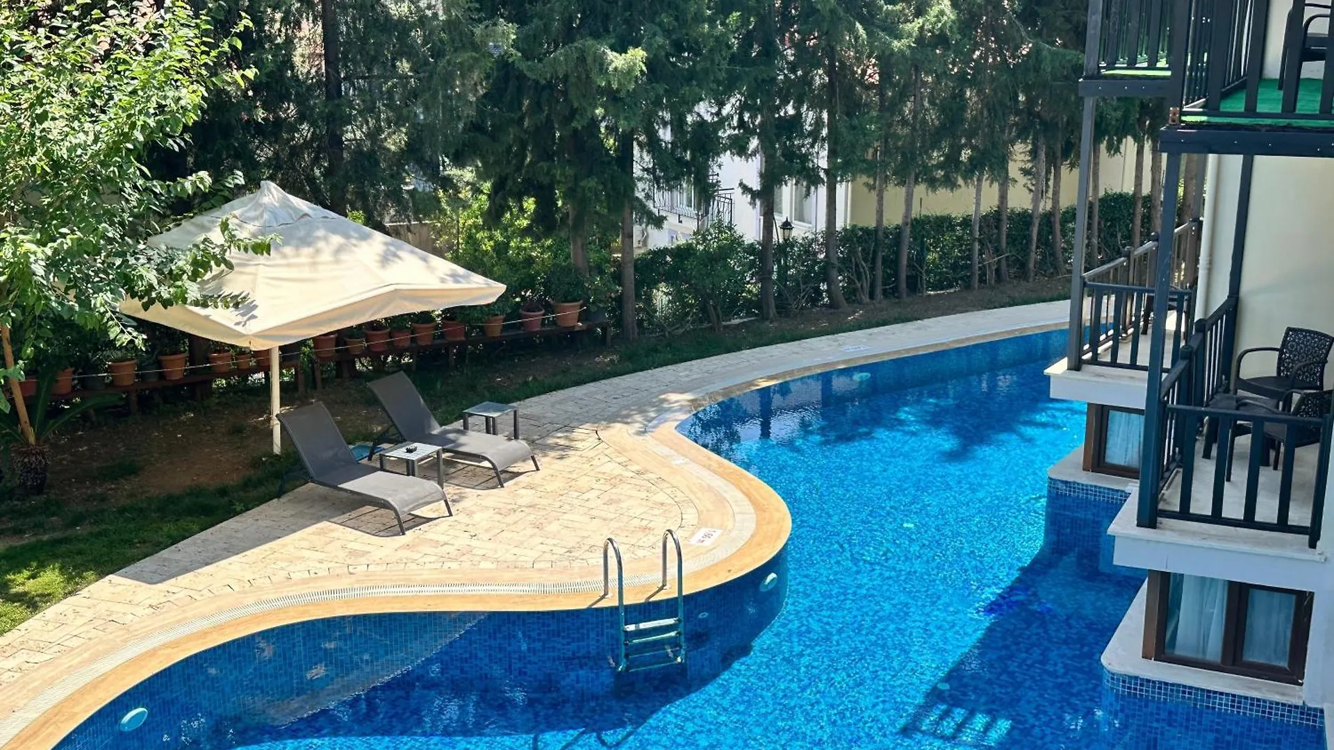 Alya Hotel Goecek