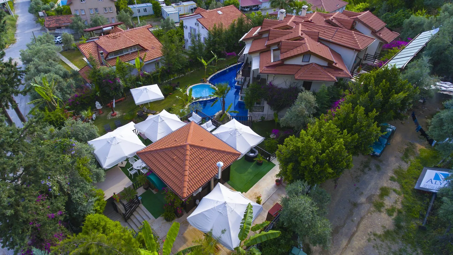 Alya Hotel Goecek