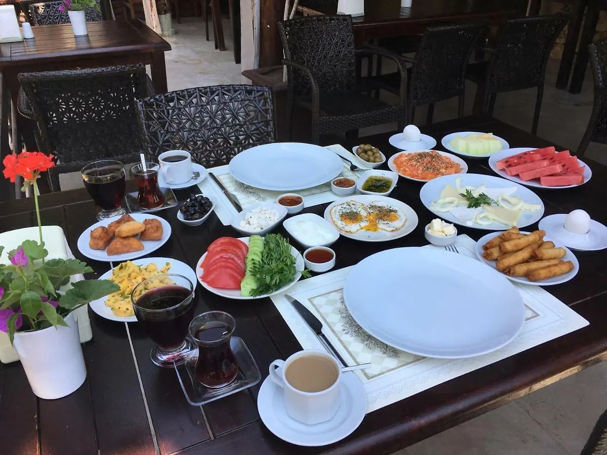Alya Hotel Goecek